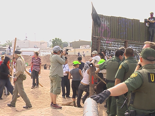 no_borders_camp_friday_breakfast_standoff_-_20.jpg 