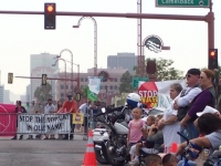 veterans_day_march_phx-anti_war_marchers_11-12-07_sidewalk_and_protesters_2.jpg