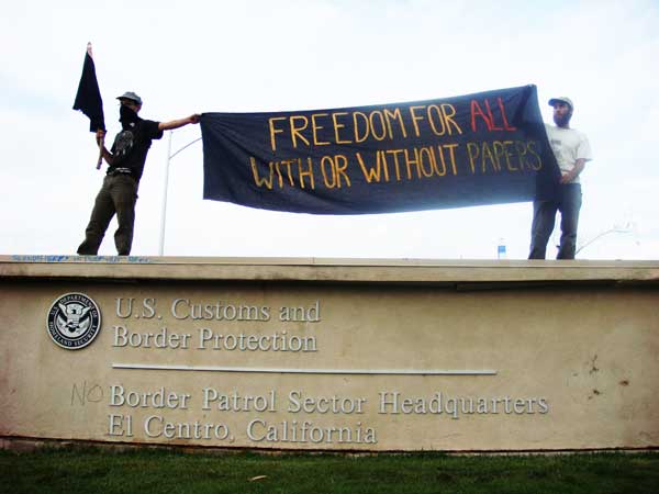 no-borderpatrol_w.jpg 