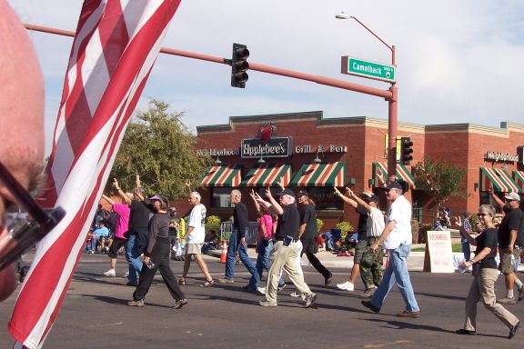 veterans_day_march_phx-anti_war_marchers_11-12-07_peace_group_12.jpg 