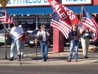 black_friday-day_labors_vs_anti-illegal_bikers_phx_az_11-23-07_anti-illegals_4.jpg