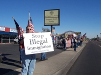 black_friday-day_labors_vs_anti-illegal_bikers_phx_az_11-23-07_anti-illegals_sign.jpg