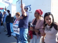 black_friday-day_labors_vs_anti-illegal_bikers_phx_az_11-23-07_laborers_4.jpg