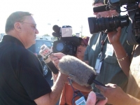 black_friday-day_labors_vs_anti-illegal_bikers_phx_az_11-23-07_sheriff_joe_3.jpg