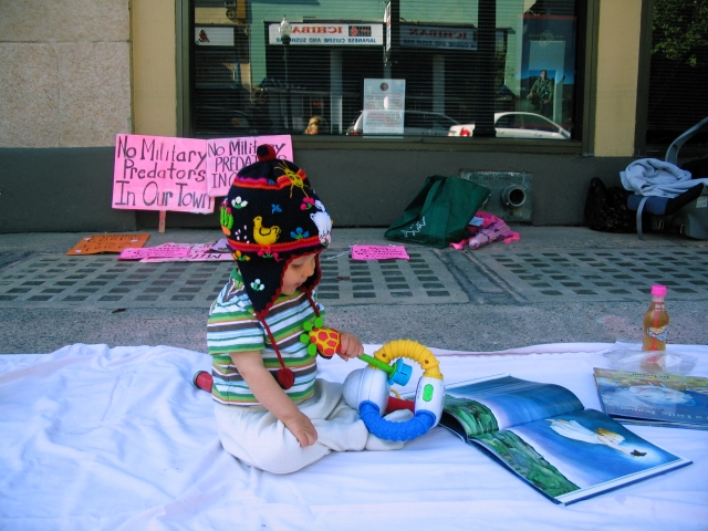 640_nov_2_07_berkeley_storytime_action_001.jpg 