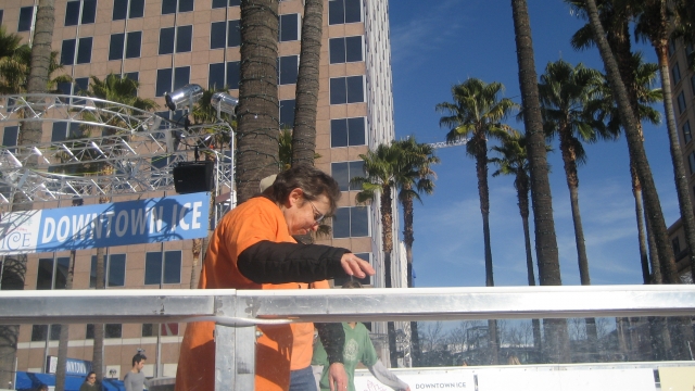 640_icesj08skaterrink.jpg 