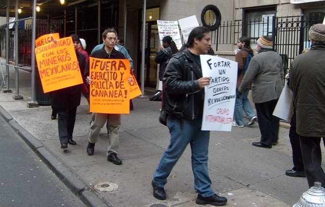 640_080112_nyc_picket_cananea_strikers__6_100.jpg