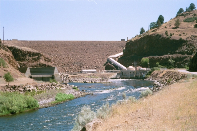 640_iron_gate_dam.jpg 