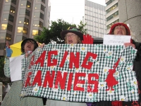 6-raging-grannies-079.jpg