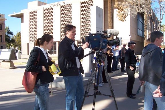 battle_of_the_press_conferences-huckabee_vs_obama-capitol_1-29-08_canadian_journalists.jpg 