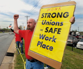 uaw3520_strike_picketer.jpg 
