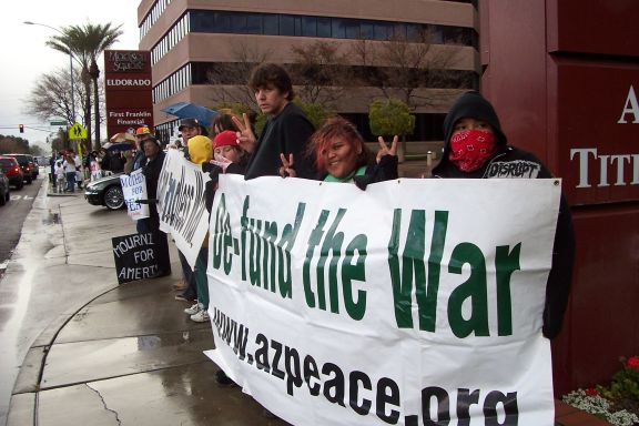 anti_mccain_protest_phoenix_2-4-08_sign_10.jpg 