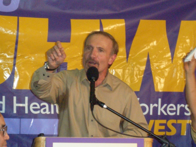 640_seiu_uhw_pres_rosselli_at_3_27_08_rally.jpg