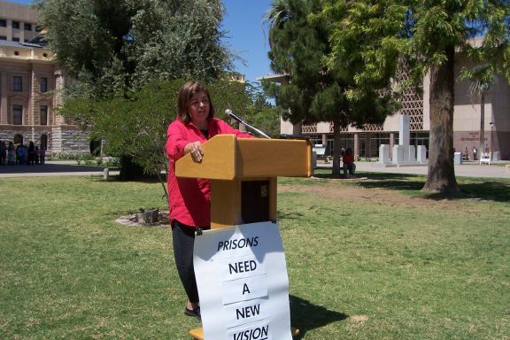 az_prison_reform_day_rally-capitol_4-8-08_free_courtney_mom.jpg 