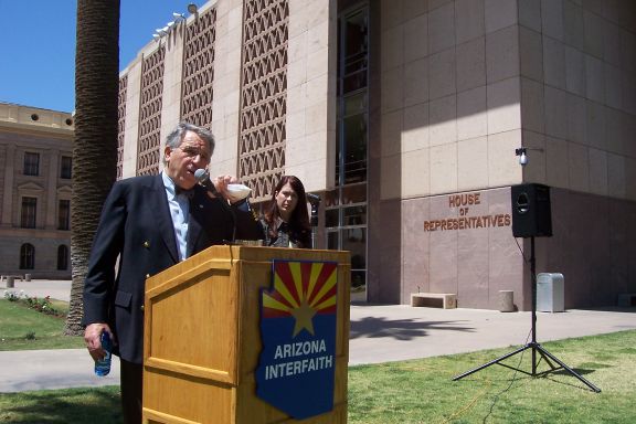 az_interfaith_lobby_day_4-17-08_legislator_1.jpg 