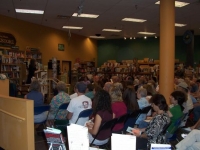 amy_goodman_book_signing_4-29-08_audience_5.jpg