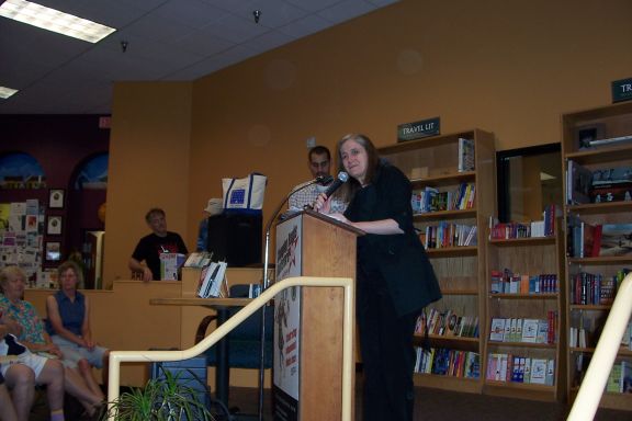 amy_goodman_book_signing_4-29-08_amy_1.jpg 