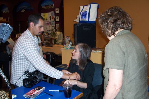 amy_goodman_book_signing_4-29-08_booksigning_1.jpg 