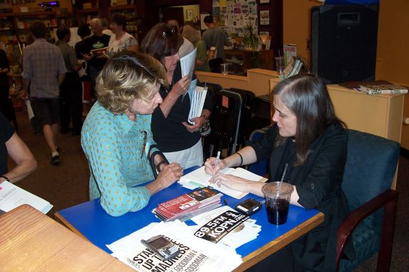 amy_goodman_book_signing_4-29-08_booksigning_2.jpg 