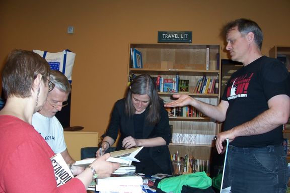 amy_goodman_book_signing_4-29-08_booksigning_6.jpg 