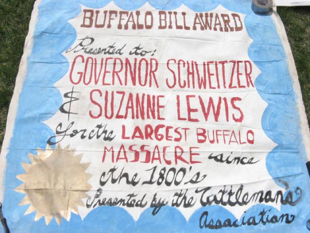 bfc_award_to_governor.jpg 