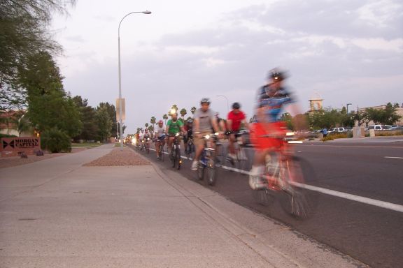 ride_of_silence_bicyclists_tempe_5-21-08_ride_2.jpg 
