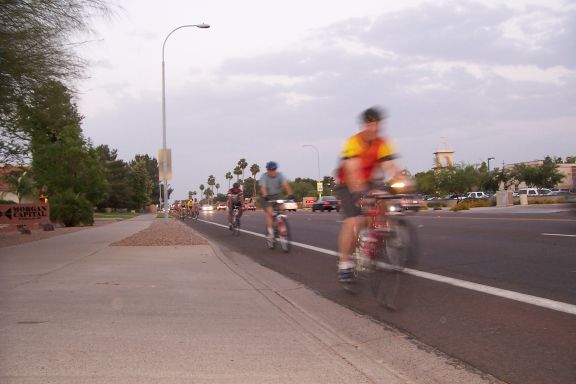 ride_of_silence_bicyclists_tempe_5-21-08_ride_3.jpg 