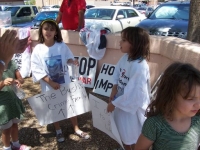 anti-bush_anti-mccain_protest_mesa-phx_5-27-08_kids_1.jpg