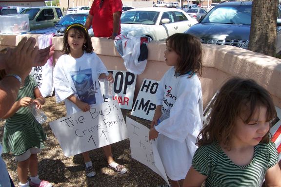 anti-bush_anti-mccain_protest_mesa-phx_5-27-08_kids_1.jpg 
