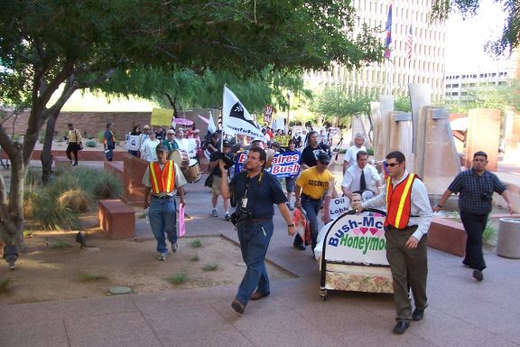anti-bush_anti-mccain_protest_mesa-phx_5-27-08_phx_march_1.jpg 