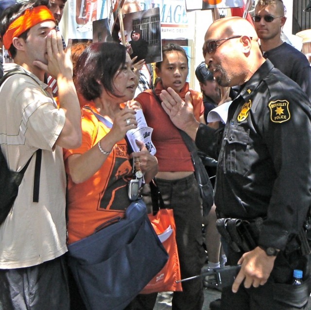 640_7_berkeley_marine_recuiting_protests_4.jpg