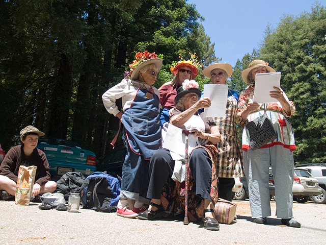 raging-grannies2_6-2-08.jpg 