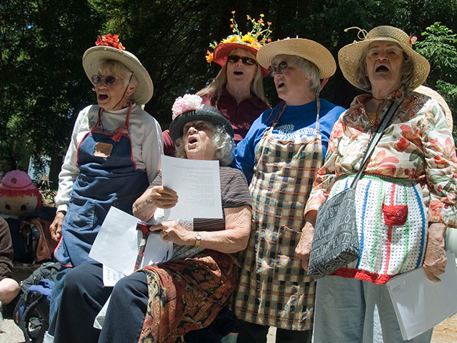 raging-grannies3_6-2-08.jpg 