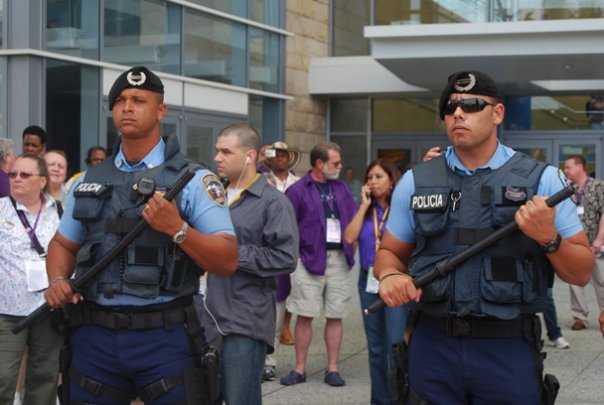 puerto_rico_riot_police_at_seiu_convention.jpg 