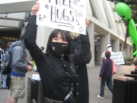 200_scifreehugs5.jpg