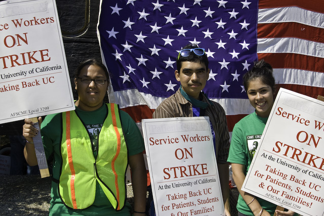 service-workers-strike-10.jpg 