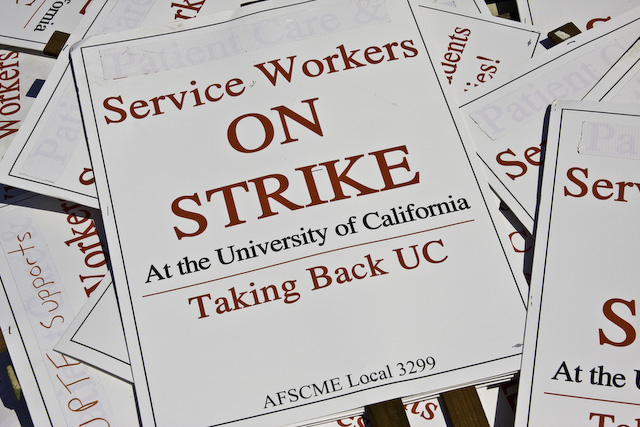 service-workers-strike-3.jpg 