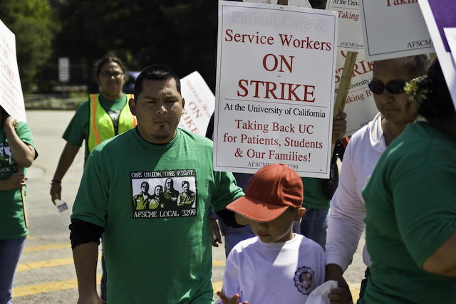 service-workers-strike-8.jpg 