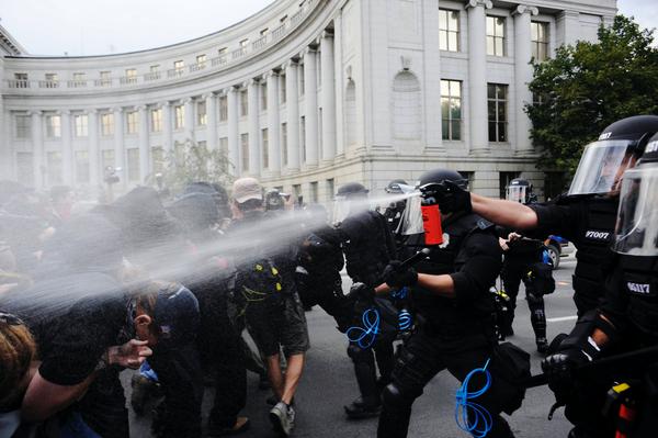 2008dnc-peppersprayattack.jpg 