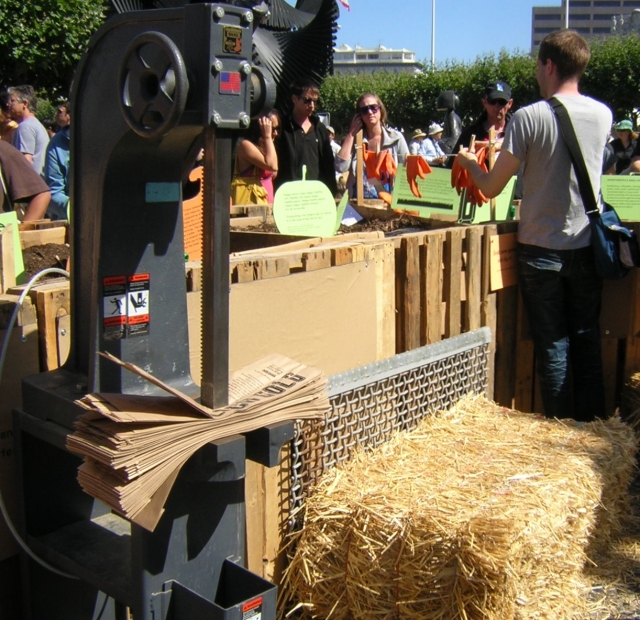 640_backofcomposttable.jpg 