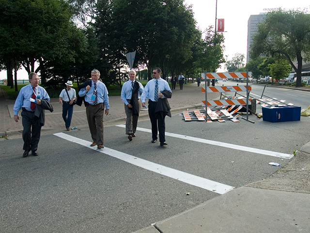 delegates-barricade_9-1-08.jpg 