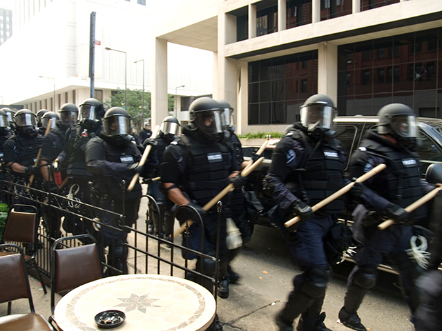 riot-cops_9-1-08.jpg 