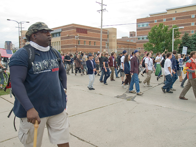 plain-clothes-cop3_9-2-08.jpg 