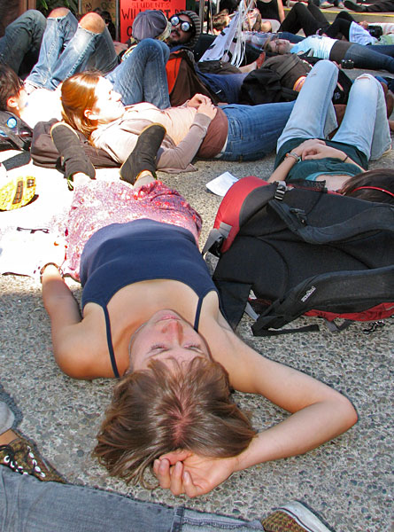 8-die-in_5690.jpg 