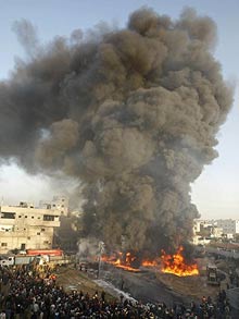 gaza-airstrike_1212508f.jpg 