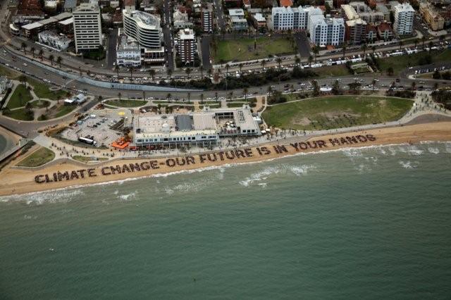 climate_change_human_sign_stkilda_beach__3_.jpg 