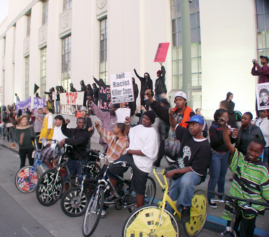 oakland-rebellion-scraper-bike-kids-at-courthouse-011409-by-dave-id-indybay.jpg 