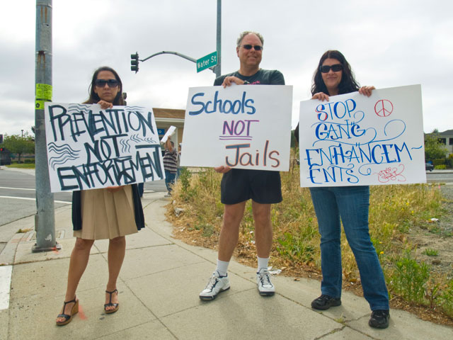 schools-not-jails_6-17-09.jpg 