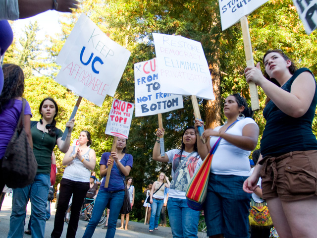 On September 24th, students and workers at UC Santa Cruz began the occupation of the Graduate Student Commons as part of a day of action at all UCs across the state. The building is located in a centr