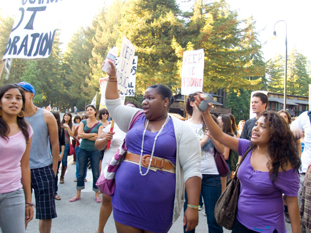On September 24th, students and workers at UC Santa Cruz began the occupation of the Graduate Student Commons as part of a day of action at all UCs across the state. The building is located in a centr